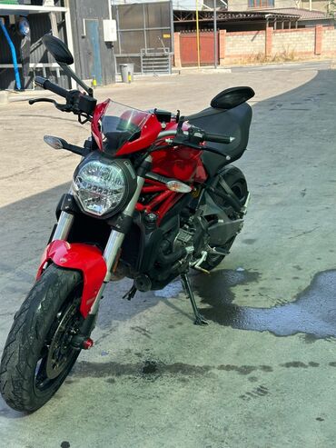 мотоциклы ducati: Ducati Monster (красный, naked) - Двигатель: L‑Twin Ducati
