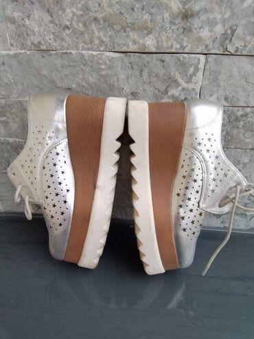 Oksfordice: Oksfordice, 40 — 7