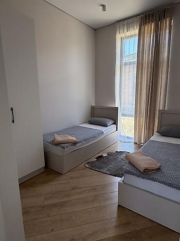 бизнем: Продается уютный коттедж в -Кош Коль - рядом с ЦО "Raduga West" -в — 2