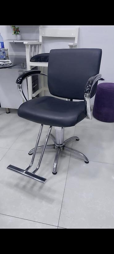 qedimi kreslo: İki eded salon kreslosu biri 90 azn.Ünvan Qara — 1