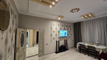 Uzunmüddətli kirayə mənzillər: Mebel və tam təchizatlı mənzil interyeri - Geniş yataq otağı: iki — 16