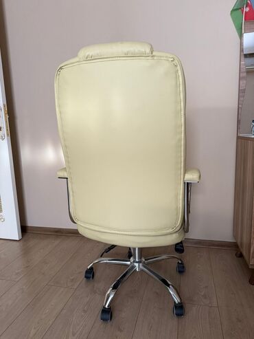 Ofis və oyun kresloları: Təkərli, Qolları tənzimlənmir, Süni dəri — 5