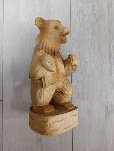 статуэтка металлическая: Фигура медведя резная из дерева