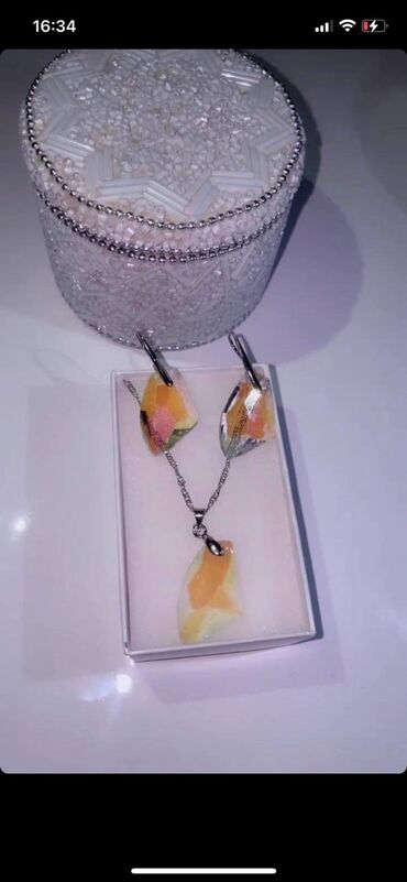 Setovi nakita: Kompleti nakita
Cena 1500din — 13