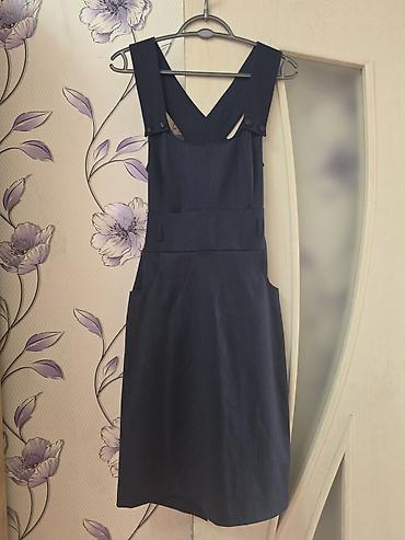 Tünd göy rəngli sundress tipli etek–paltar. - Ön hissə klassik düz