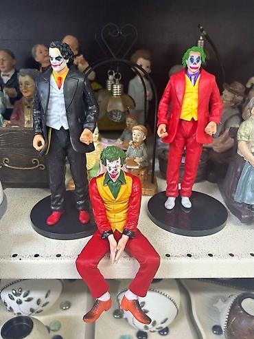 sud ceni: Məhsul: Joker oturan fiqur(lar) Təsvir: - Realistik detallı bədii — 3