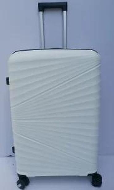 Putni koferi i torbe: === PART 1: TEXTUAL DESCRIPTION === Set od tri bela kofera sa tvrdim — 13