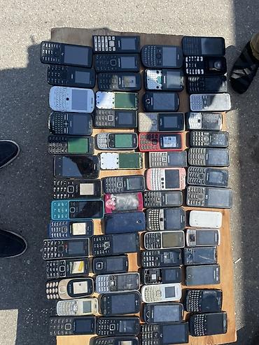 xarab telefon alıram: Kütləvi köhnə model mobil telefonlar dəsti - Müxtəlif brendlər və — 2