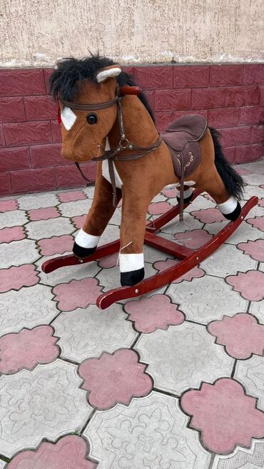 Игрушки: Детская лошадка практически новая Отличный подарок для вашего ребёнка