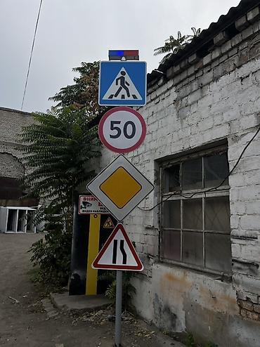 оградительная лента: Светодиодный сигнальный маяк для дорожных знаков с солнечной панелью — 3