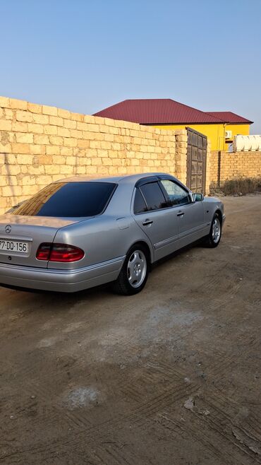 Mercedes-Benz: Mercedes-Benz E-sinfi sedan (W210 kuzov) – gümüş rəng. Texniki — 12