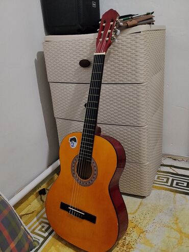 купить струны для гитары в бишкеке: СРОЧНО ПРОДАЮТСЯ ЗВОНИТЕ Классическая акустическая гитара (нилоновые