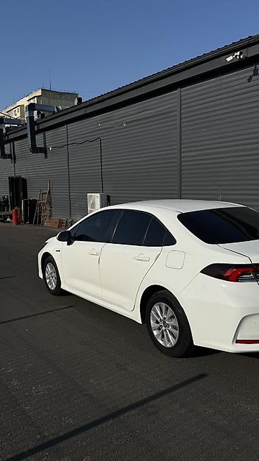 2022: Toyota Corolla: 2022 г., 1.8 л, Вариатор, Гибрид, Седан — 3