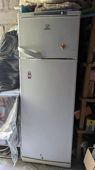 Холодильник Indesit, двухкамерный, с верхней морозильной камерой