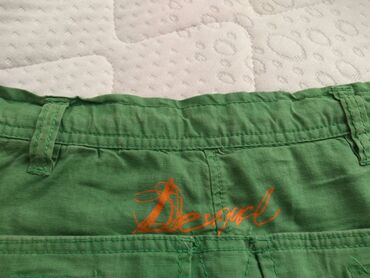 Šortsevi, Bermude: Desigual sorts-bermude, materijal pamuk i lan, veoma zanimljiv model — 10