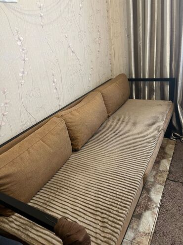 письменный столь: Түз диван, Үч орундук жана андан көп