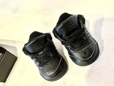Кроссовки Adidas оригинал для самых маленьких размер 17 (9-10см)