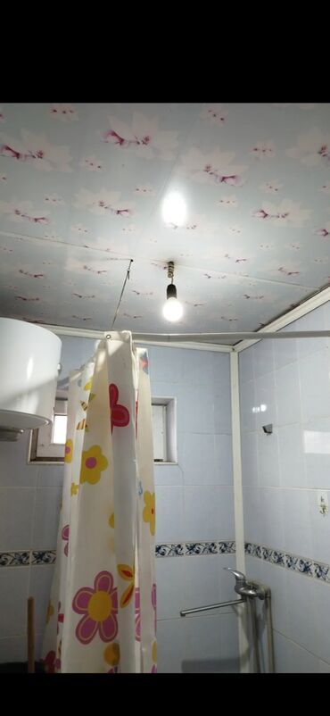 эмарк жибек жолу: 45 м², 3 комнаты, Парковка, Забор, огорожен