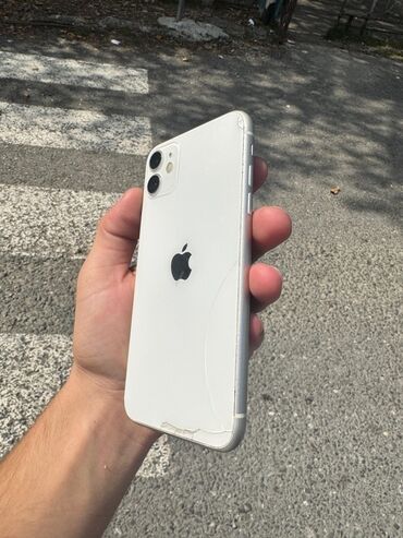 продаётся ноутбук запечатанный абсолютно новый привозной из америки: IPhone 11, Белый, Битый