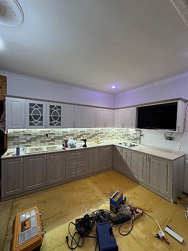 Sifarişlə mətbəx mebeli: Sifarişlə mətbəx dəsti, Özü çəkən petlələr, Mat laminat, Kredit var, Ünvandan götürmə, Pulsuz çatdırılma, Ödənişli çatdırılma — 5