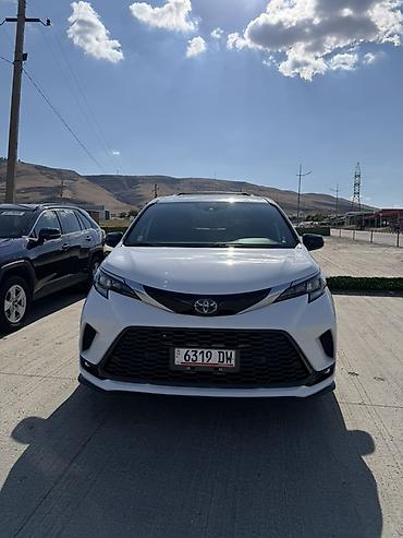 Toyota Sienna: 2022 г., 2.5 л, Вариатор, Гибрид, Минивэн