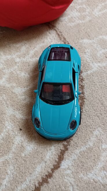 игрушичные машины: Игрушечная машинка Porsche, выполненная в светло-голубом цвете. Модель