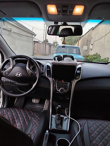 kredit avto aksesuar: Hyundai i30 hatchback – ağ rəng, 5 qapı, şəhər və uzun yol üçün rahat — 3