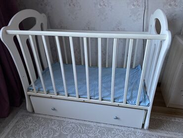 мебель спаль: Продаю детскую кроватку. Производство Россия. Очень вместительный