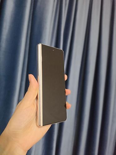 120 fps veren ucuz telefonlar: Samsung Galaxy Z Flip 3 5G, rəng - Qızılı, Barmaq izi — 5