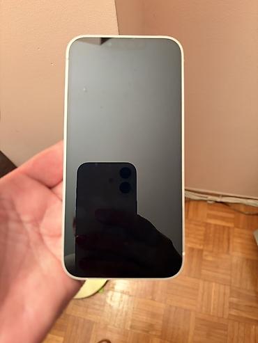 Apple iPhone: Apple iPhone 13 – bele boje - Ekran: 6.1" Super stanje telefona — 5