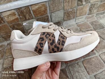 armani ženske patike: 05. B. patike
36-41
4200 din na lalafo.rs armani ženske patike: 05. B. patike
36-41
4200 din
