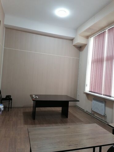 дом с контейнером: Сдаётся офисное помещение, 24кв.м. ул. Ленина 321, 3-й этаж, здание