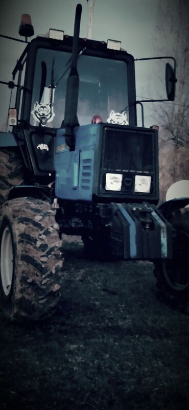 traktor qosqusu: Traktor 2014 il, motor 4.8 l