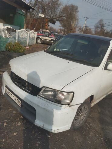 Nissan: Nissan Cube: 2001 г., 1.3 л, Вариатор, Бензин, Фургон