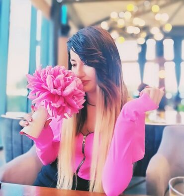 Satış məsləhətçiləri: Madel İş axtariram Mağazada paltar reklami ederem canlı acib Boy 168 — 24