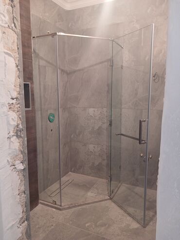 Duş kabinaları, arakəsmələr: Yeni Arakəsmə, Künc üçün, Ödənişli çatdırılma — 6