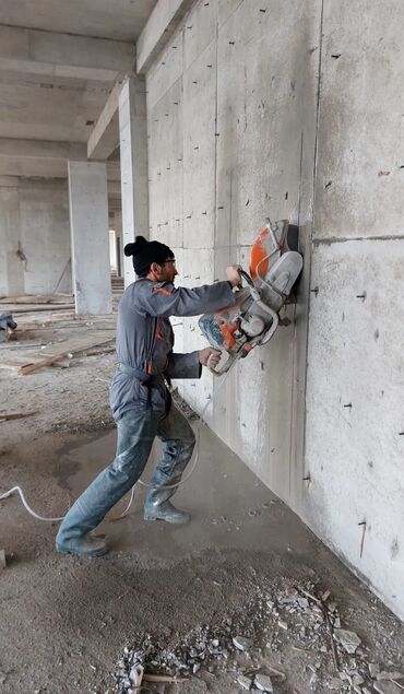 sürətlər qutusu ustası: Beton kesen beton kesimi beton deşən beton kəsən senarez kesimi