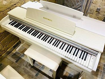 Музыкальные инструменты: Koreya istehsali olan dünya şöhrətli Kurzweil pianoları. Sevimli — 1