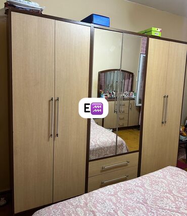 İşlənmiş, Açılan, 6 qapı Düz dolab, Qarderob, paltar dolabı