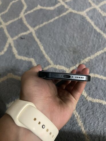 Apple iPhone: IPhone 15, 128 ГБ, Черный, Чехол, 90 % — 10