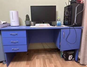 стол для компьютера бу: Компьютерный стол, С полками