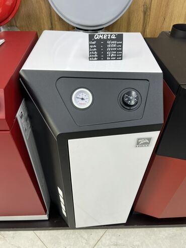 Отопление и нагреватели: Газовый котел Лемакс в современном дизайне, выполненном в черно-белой