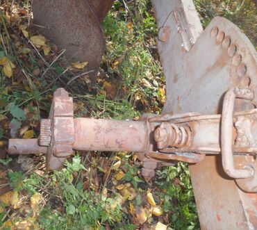 Poljoprivredne mašine: Plug za traktor – dvobrazdni, vučeni - Konstrukcija: masivan čelični — 1