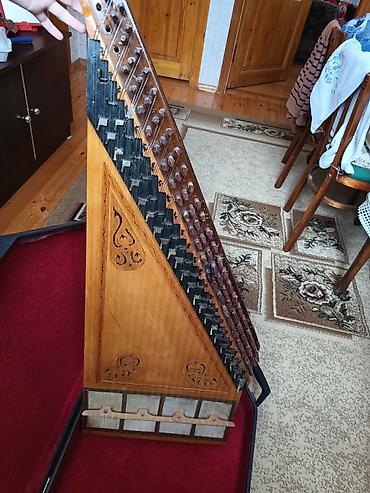 kama: Qanun musiqi aləti (Sərt futlyarla birlikdə Ənənəvi simli-mizrablı — 3