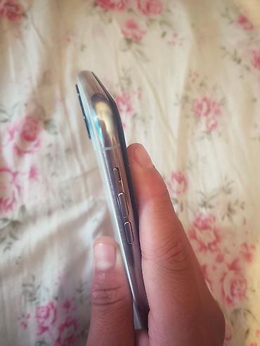 Другие мобильные телефоны: Смартфон с дизайном под iPhone (корпус белого цвета, блок из трех — 9