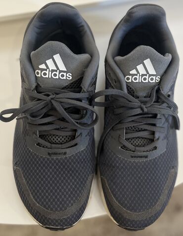 Krasofkalar və idman ayaqqabıları: Adidas idman ayaqqabısı geyinilmir deyə satılır 130₼ alınıb cuzi