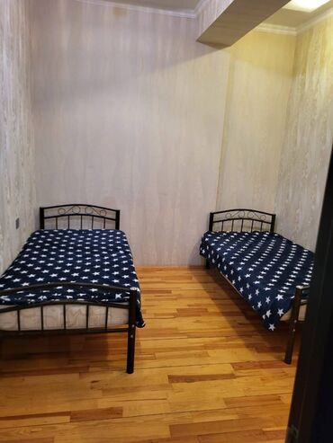 Uzunmüddətli kirayə mənzillər: Avtovagzal metrosuna yaxın, 17 mərtəbəli binanın 13-cü mərtəbəsində,3 — 4