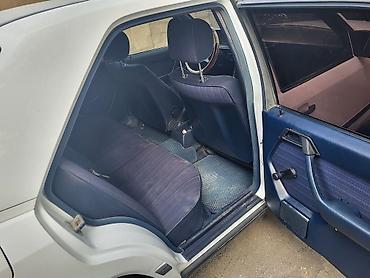знак мерседес: Mercedes-Benz W124: 1988 г., 3 л, Седан — 8
