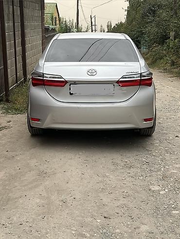 Продажа авто: Toyota Corolla: 2018 г., Бензин, Седан — 3