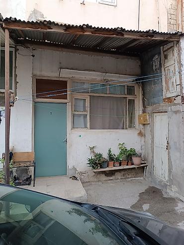 bayilda ev: 55 kv metr sahesi olan bina evinin 1ci mərtebəsi 2otaqlı ev.Heyetde — 1